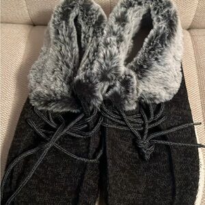 Hey Dude Black and Gray Faux Fur Women's Slippers